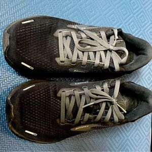 Great Condition Brooks Adrenaline 22 Black and Gray Athletic Shoes
